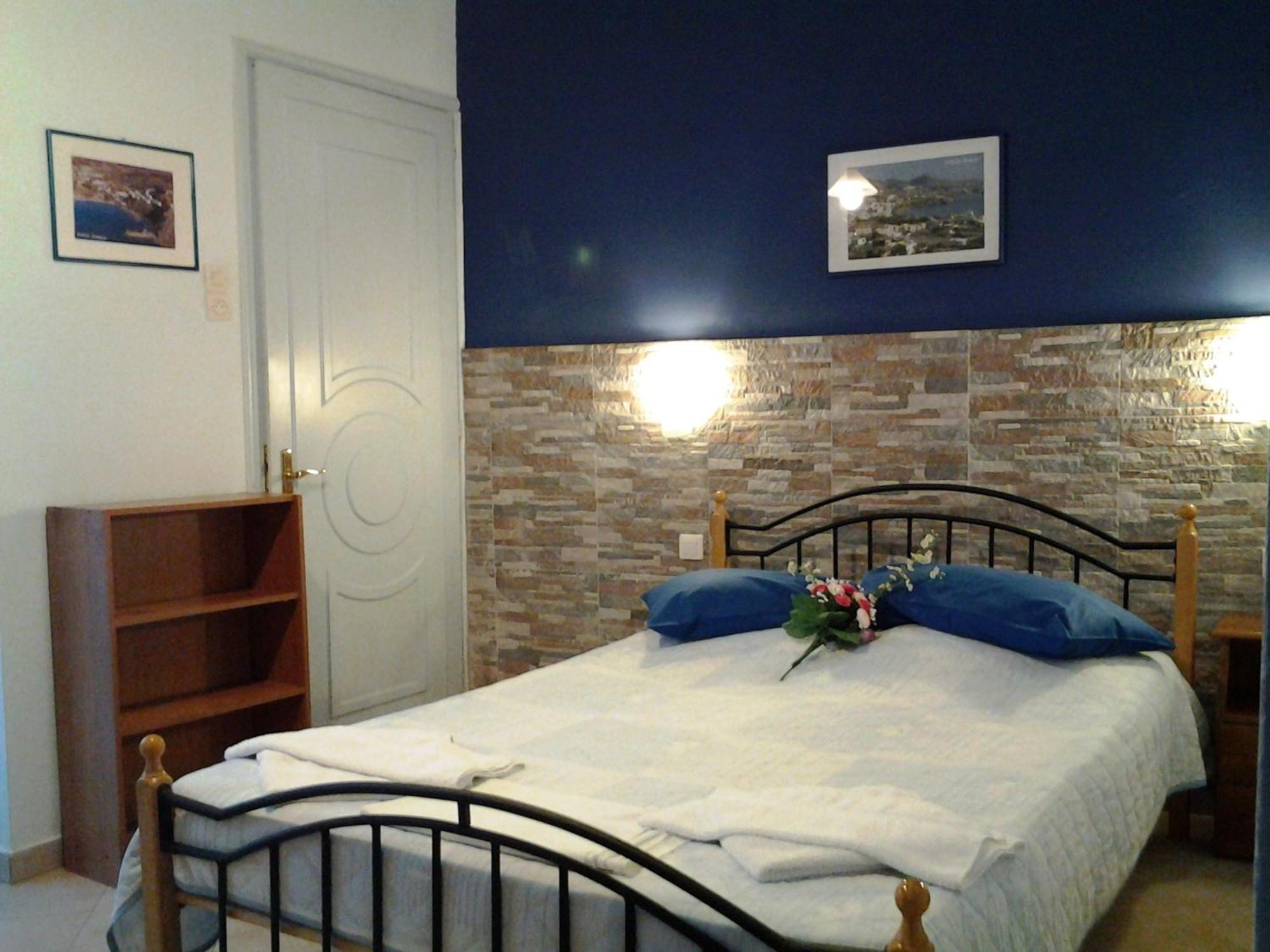 Apergis Rooms Ermoupoli Habitación foto