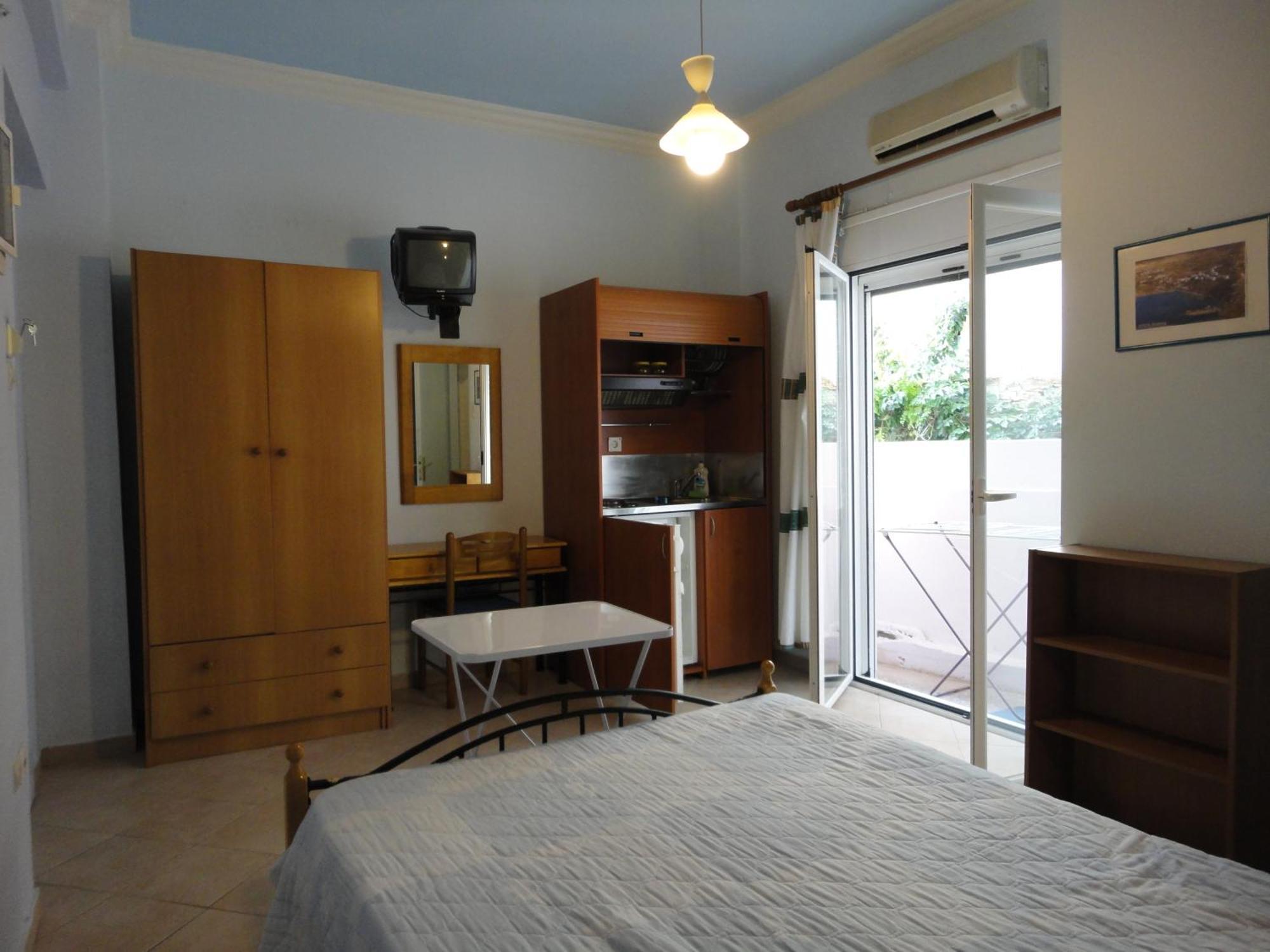 Apergis Rooms Ermoupoli Habitación foto