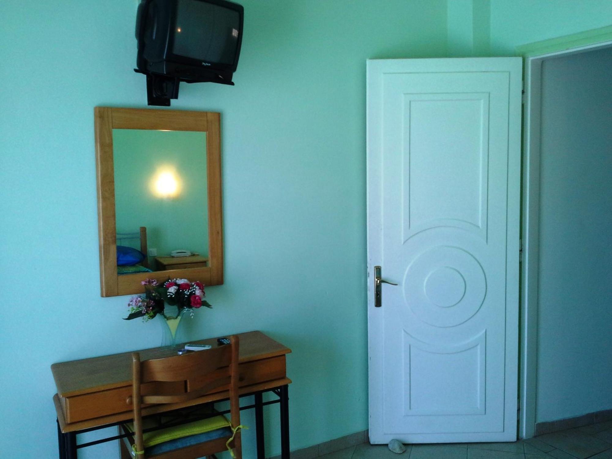 Apergis Rooms Ermoupoli Habitación foto